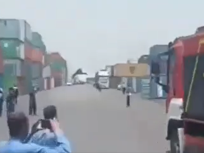 اسکله شهبندر هنوز در آتش میسوزد