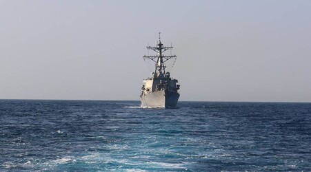 فرمانده نیروی دریایی سنتکام: حوثی‌ها هیچ علامتی از پایان دادن به حملات «گستاخانه» در دریای سرخ نشان نمی‌دهند